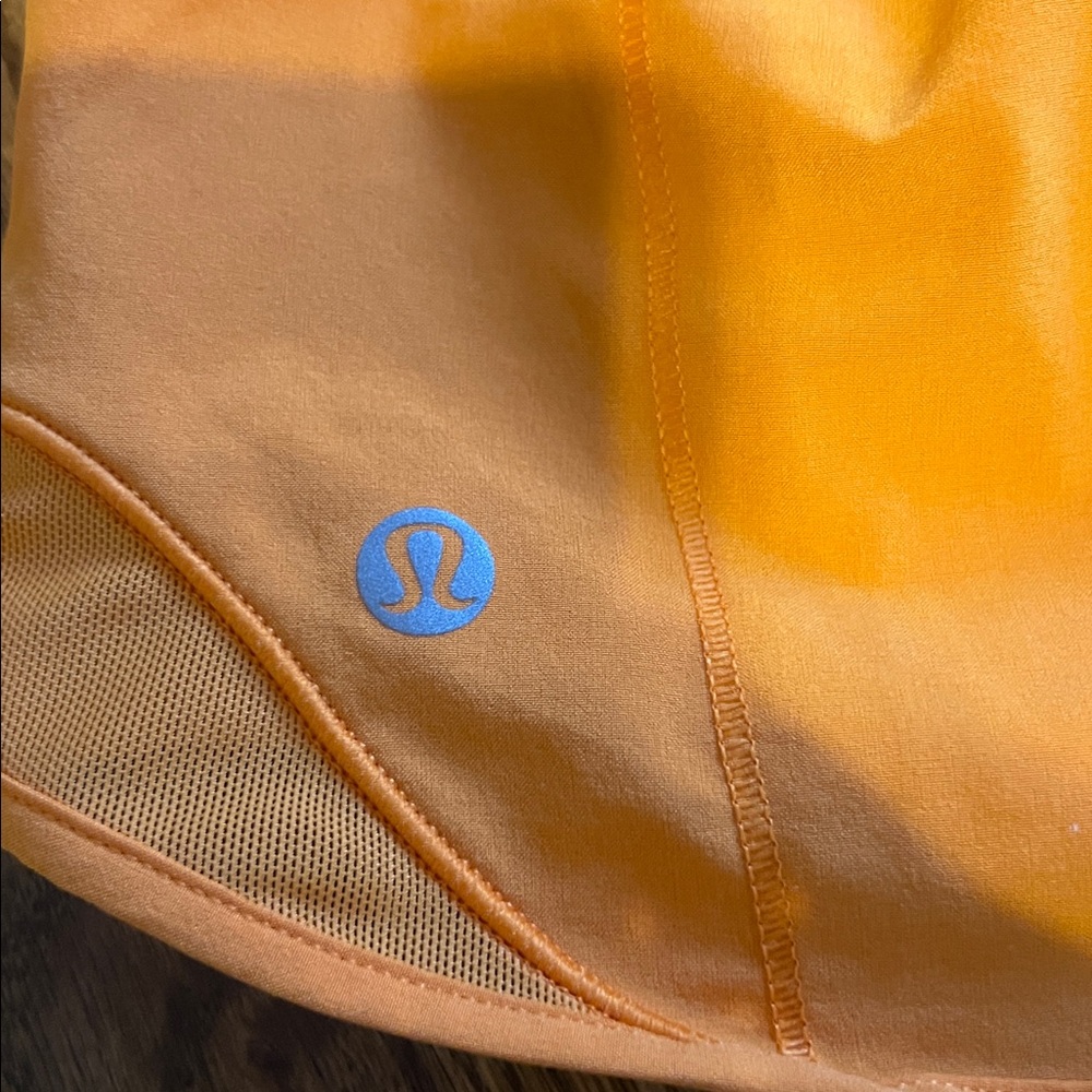 Lululemon Hotty-Hot Shorts 2.5 - Picture 3 of 4